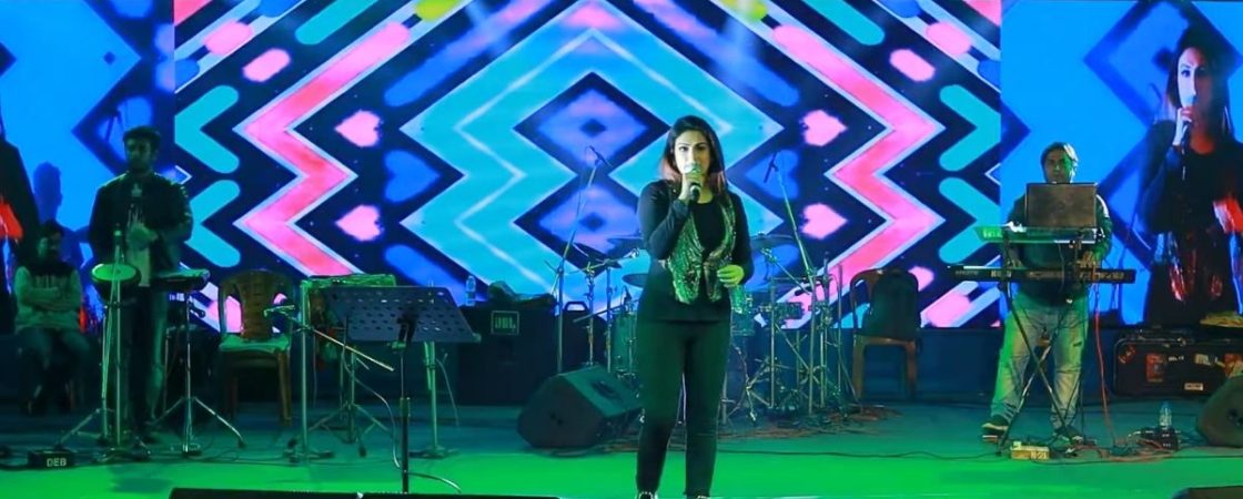 akriti-kakar-live-in-indore-2025